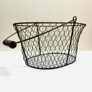 Vintage Oval Metal Chicken Wire Basket Handle